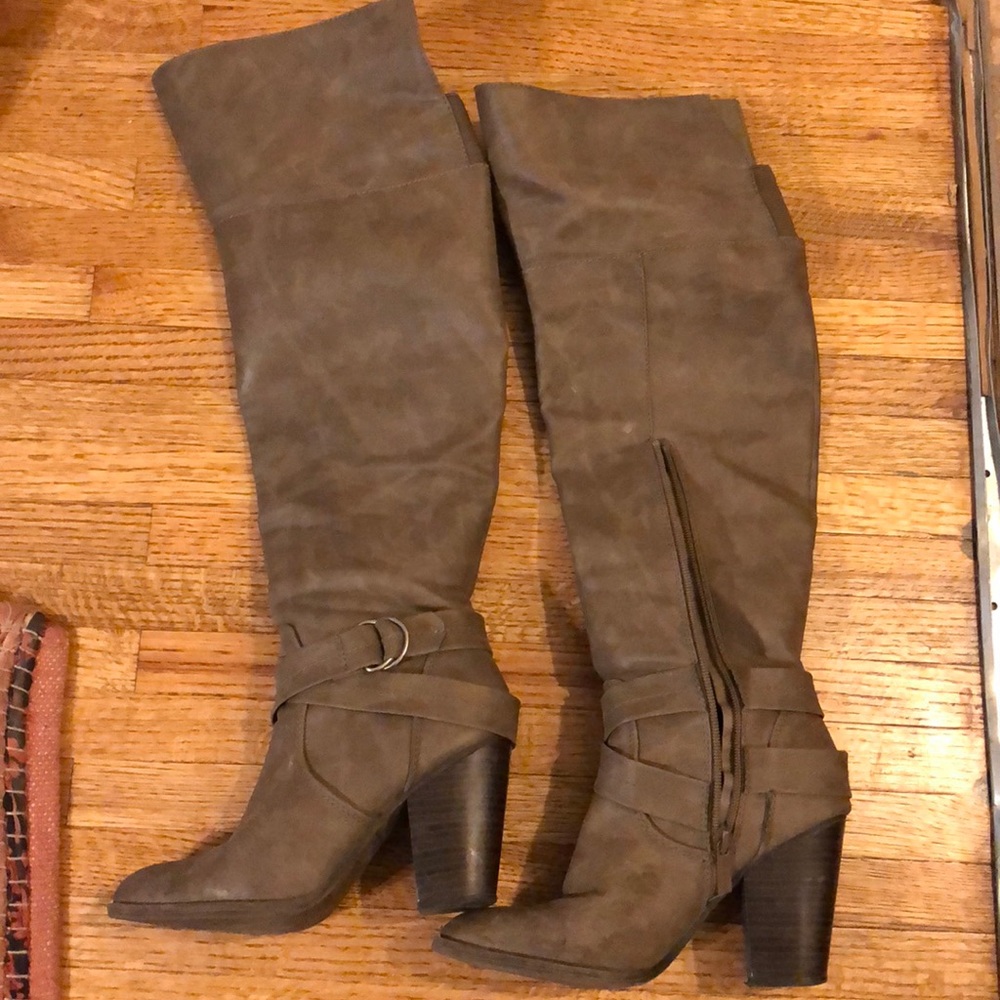 Over the knee boots, gray/taupe color